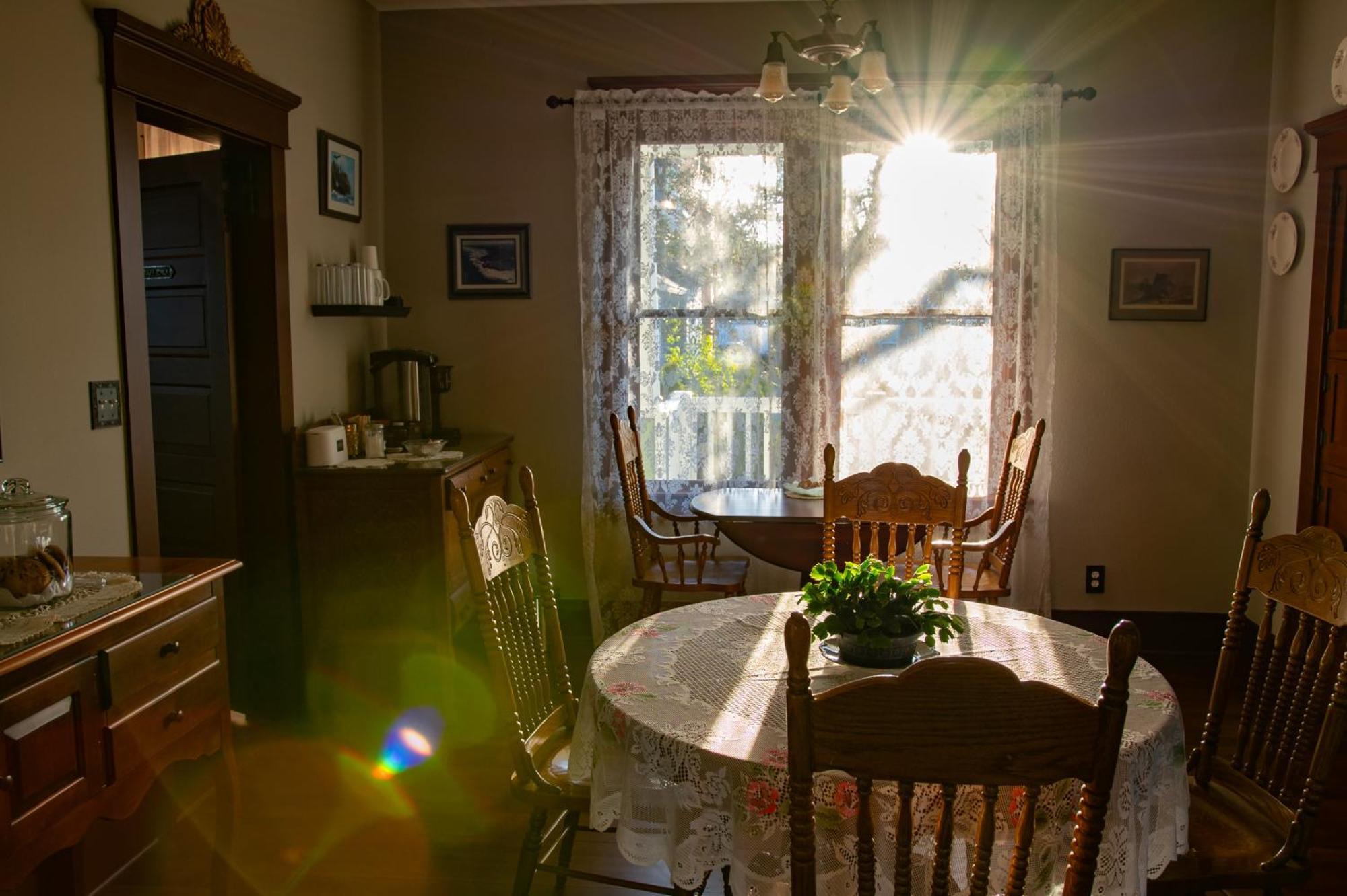Ilwaco The Pearl Inn Bed And Breakfast מראה חיצוני תמונה